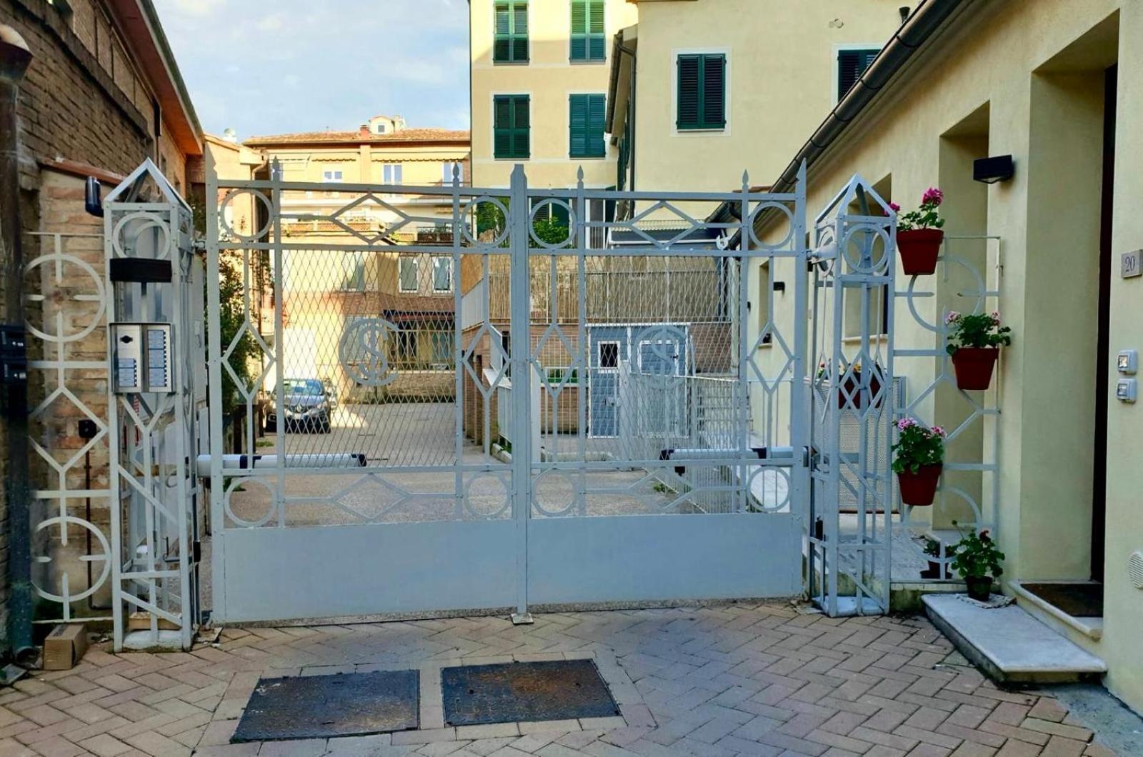 Appartamento Cinema Impero - Posto Auto Privato Siena Rum bild